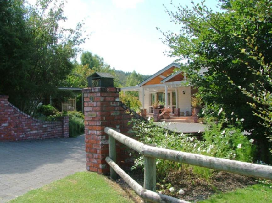 Acacia Bay Lodge Bed & Breakfast Lago Lago Taupo Esterno foto
